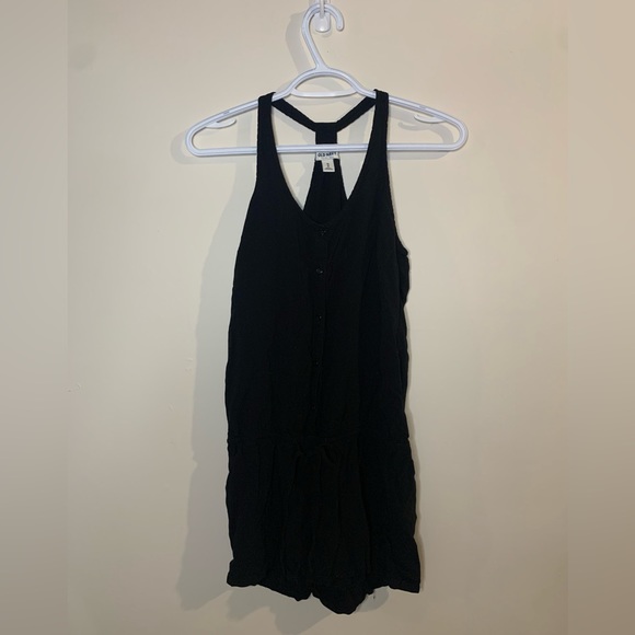 Women’s Old navy romper - Picture 2 of 4